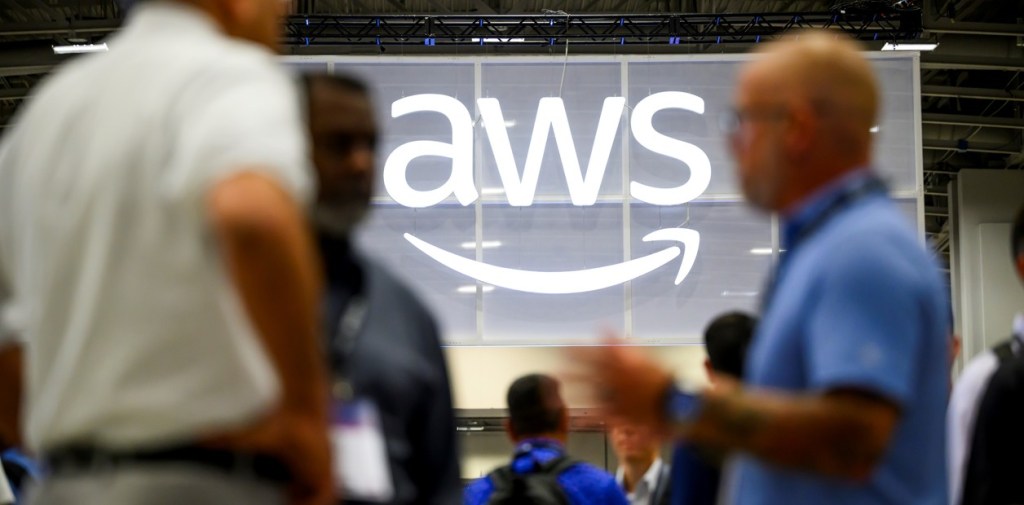 El jefe de seguridad de Amazon advierte: “Los agentes y modelos de IA son geniales: no confíen en ellos”