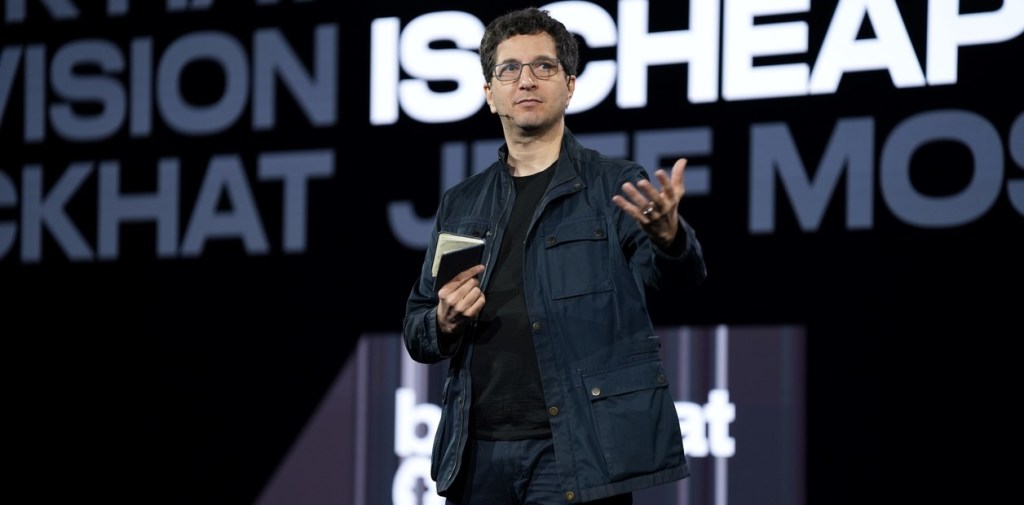 “Convierten el caos en marketing”: tras el hackeo que hizo OpenAI, el fundador de Black Hat advirtió sobre las empresas de&nbsp;IA