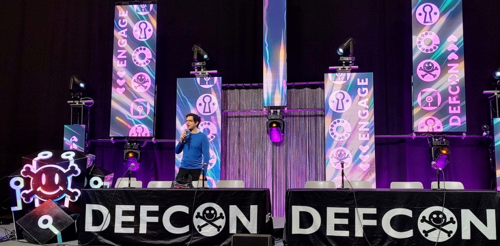 DEF CON 32: "La IA alimenta la incertidumbre laboral en el sector tech mientras envenena a la gente con sinsentidos"