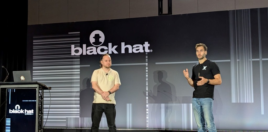 Black Hat USA 2026: dos argentinos descubrieron cómo hackear antenas que llevan internet a zonas aisladas